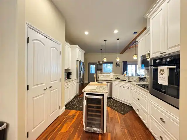 Listing Photo 8