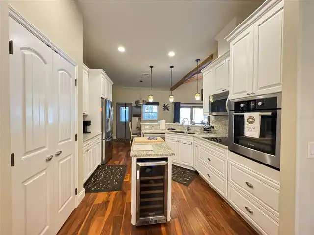 Listing Photo 9