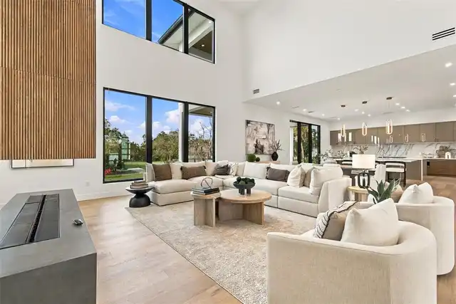 Listing Photo 11