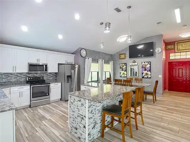 Listing Photo 10