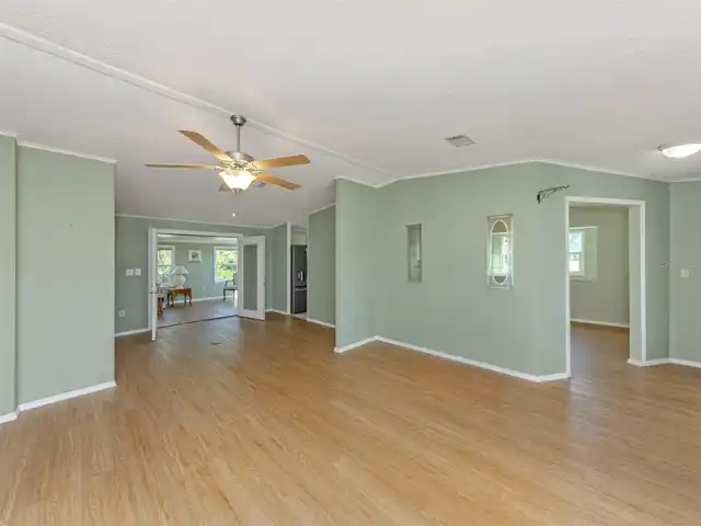 Listing Photo 9