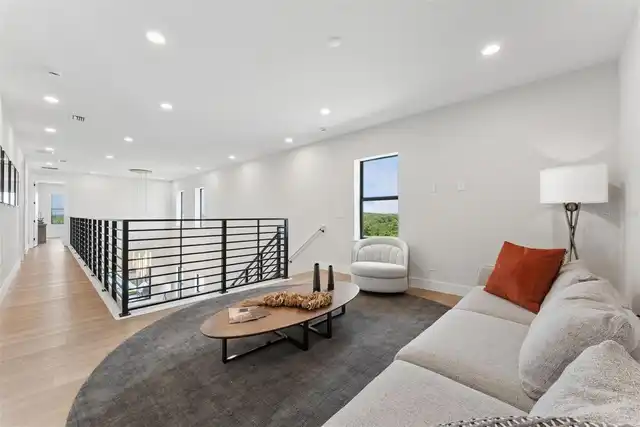 Listing Photo 19