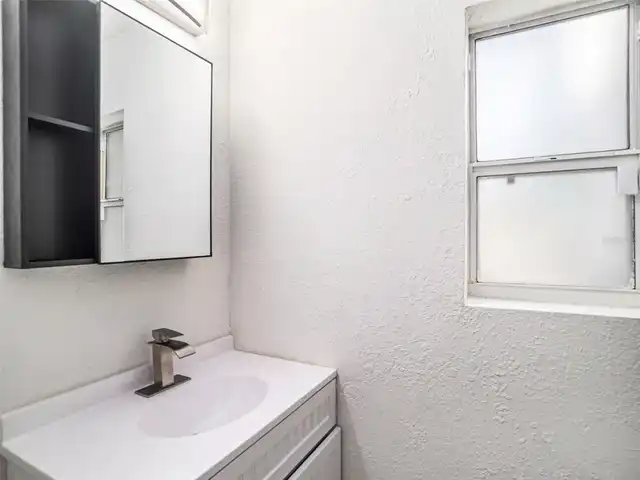 Listing Photo 9