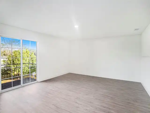 Listing Photo 17