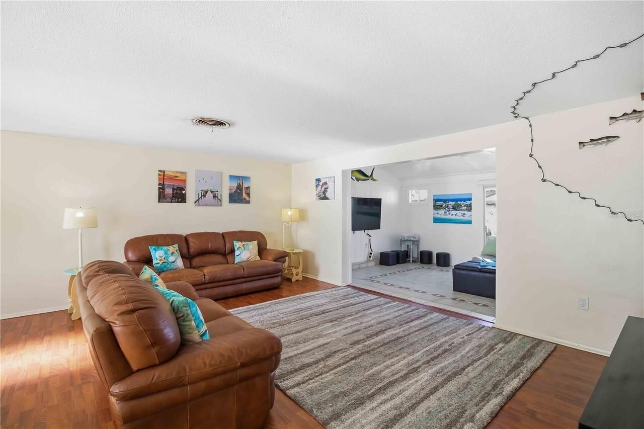 Listing Photo 11