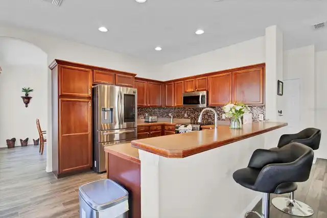 Listing Photo 8