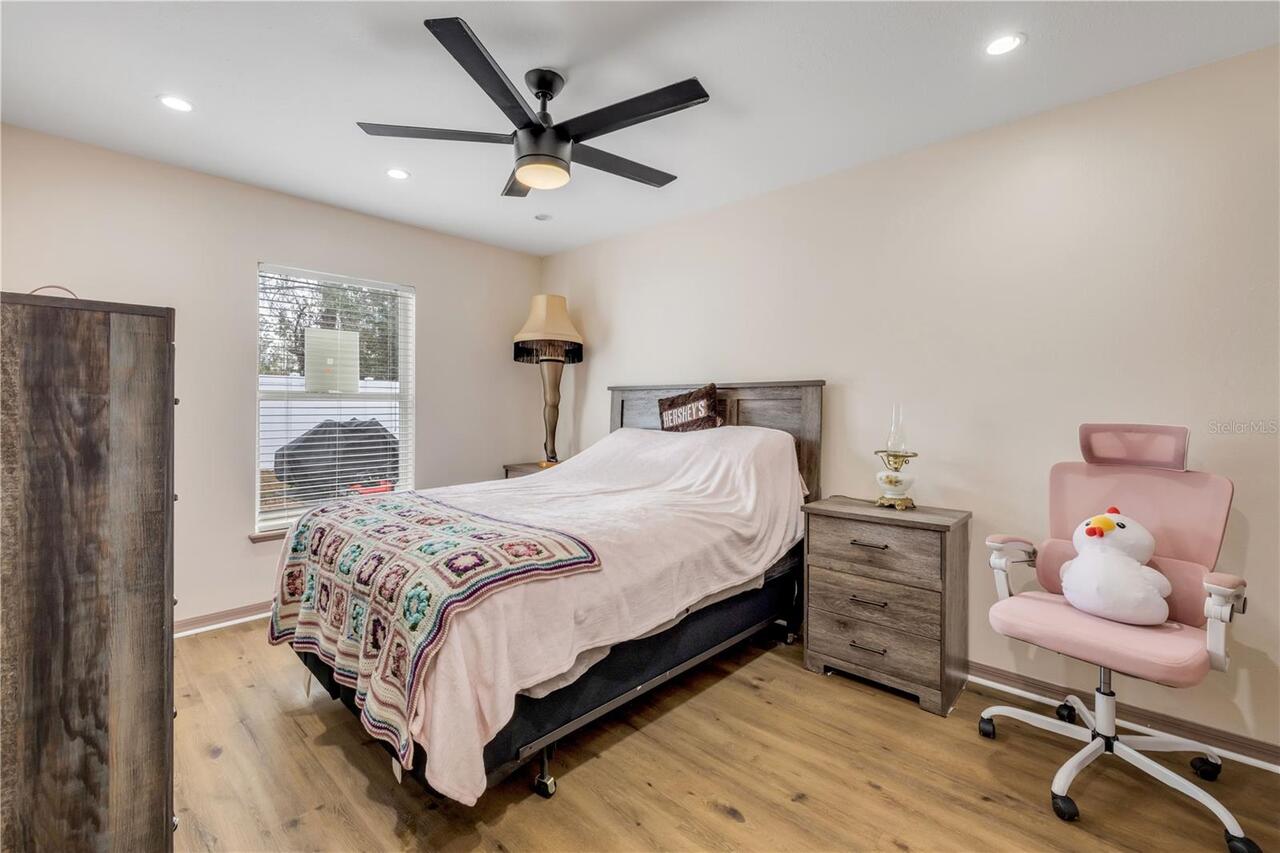 Listing Photo 17