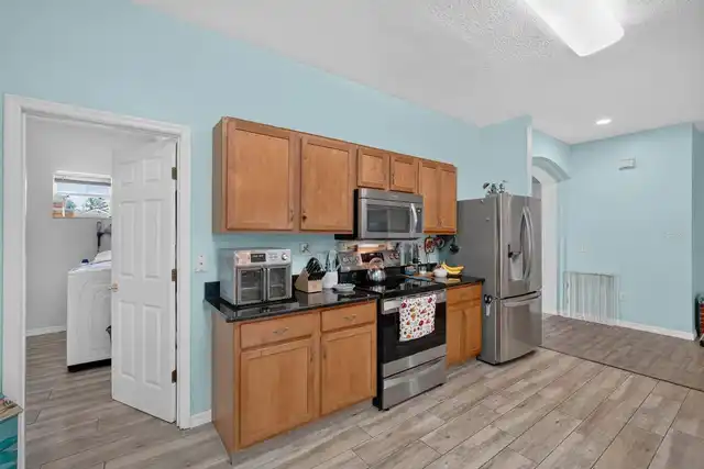 Listing Photo 12