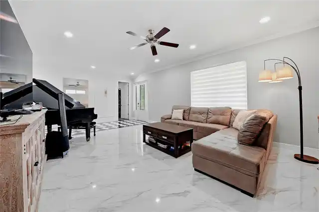 Listing Photo 10