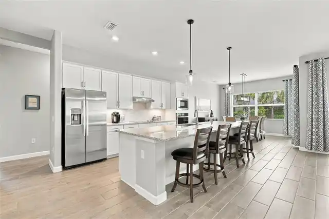 Listing Photo 10