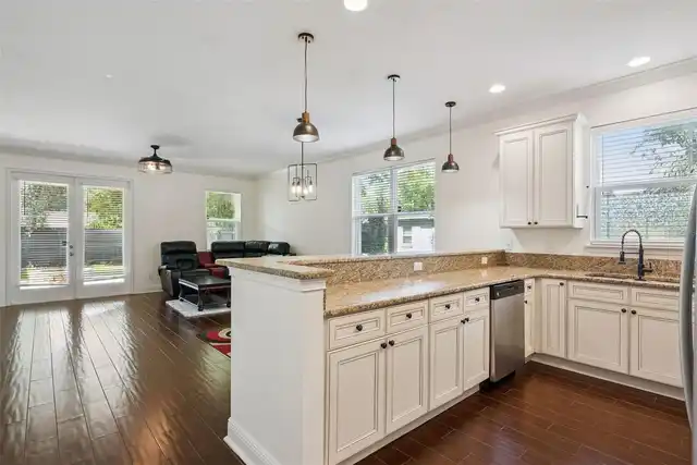Listing Photo 16