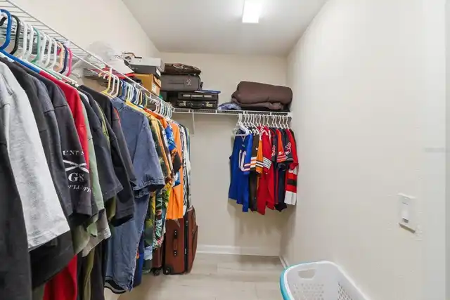Listing Photo 11