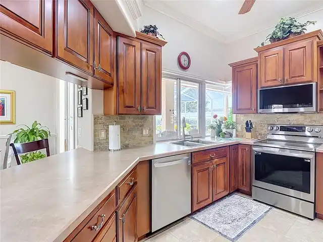 Listing Photo 9