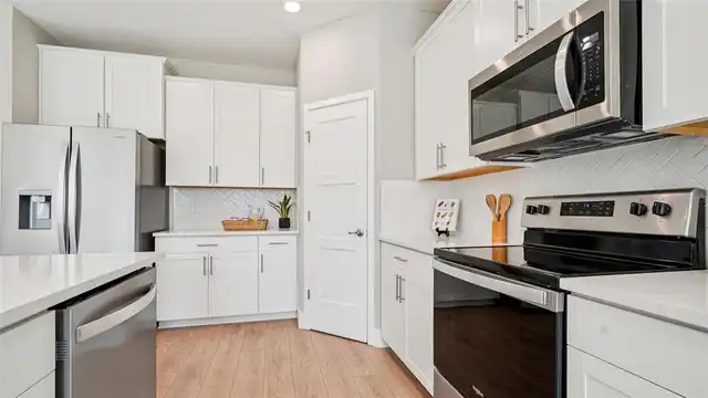 Listing Photo 8