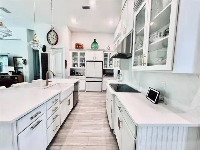 Listing Photo 8