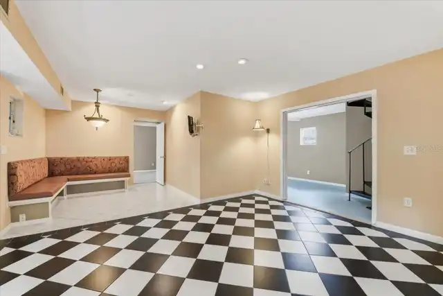 Listing Photo 11