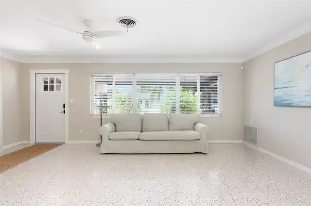 Listing Photo 8