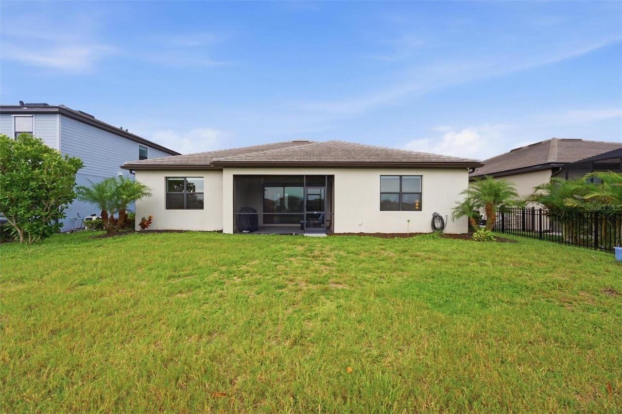 Listing Photo 12