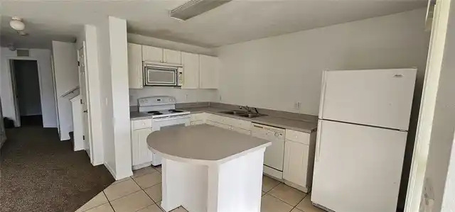 Listing Photo 11