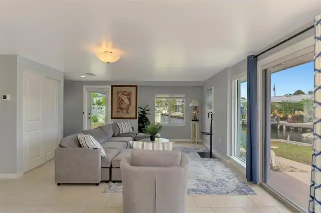 Listing Photo 12