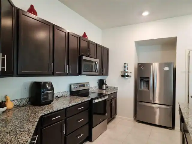 Listing Photo 12