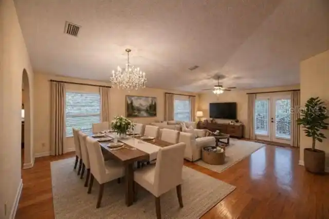 Listing Photo 12