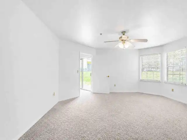 Listing Photo 11