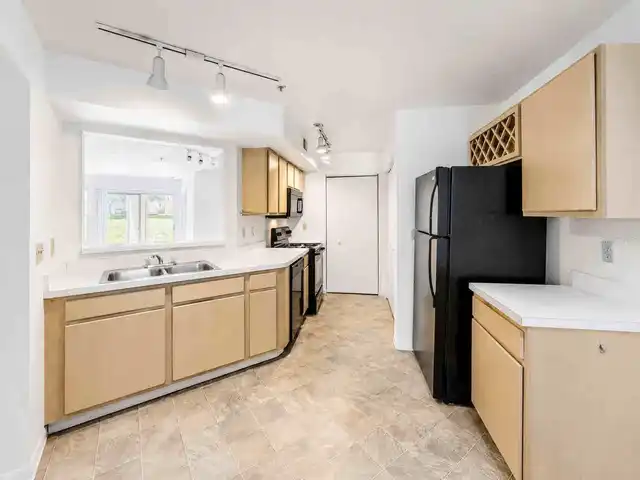 Listing Photo 12