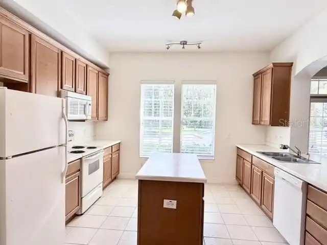Listing Photo 12