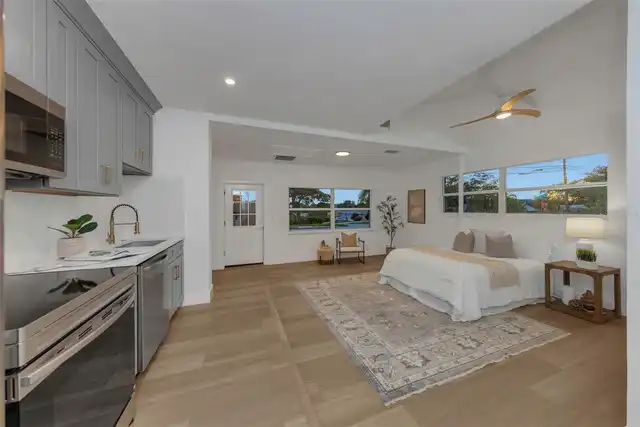 Listing Photo 12