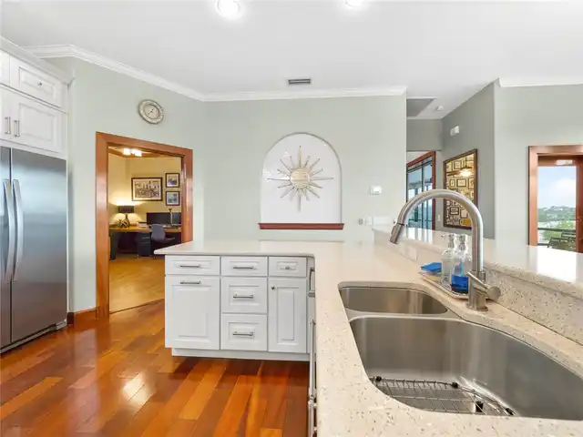 Listing Photo 14