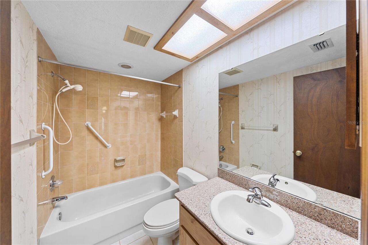 Listing Photo 11