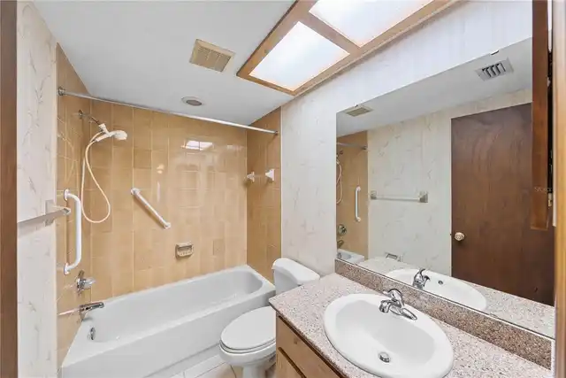 Listing Photo 11