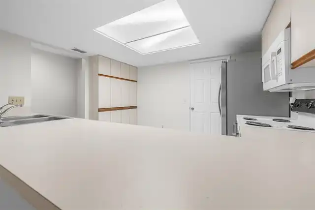 Listing Photo 16