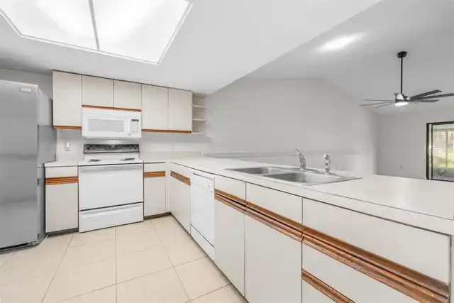 Listing Photo 18
