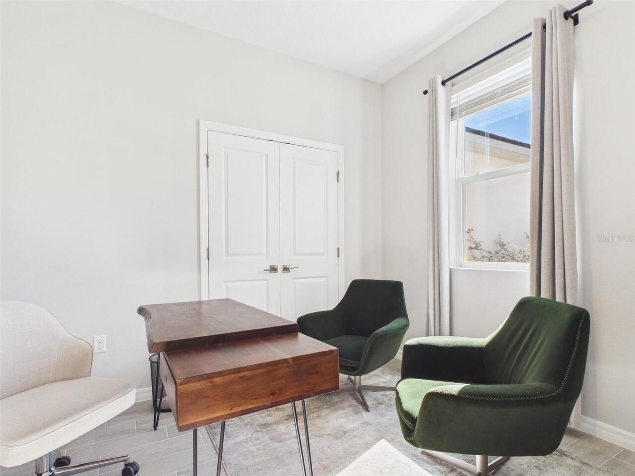 Listing Photo 11