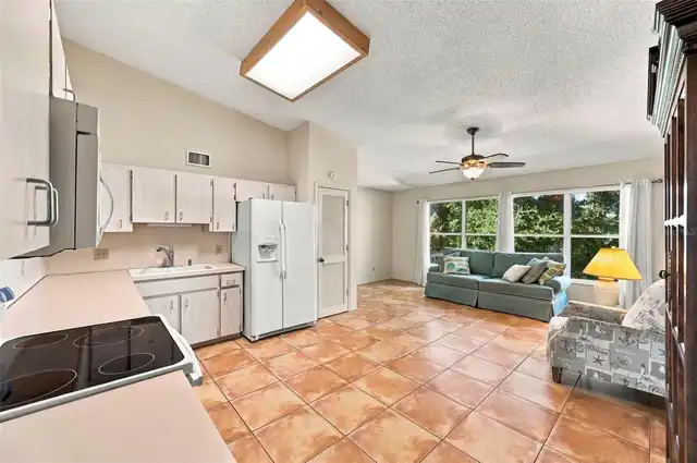 Listing Photo 14
