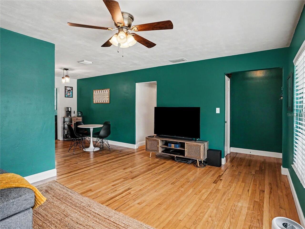 Listing Photo 11