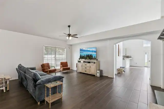 Listing Photo 9