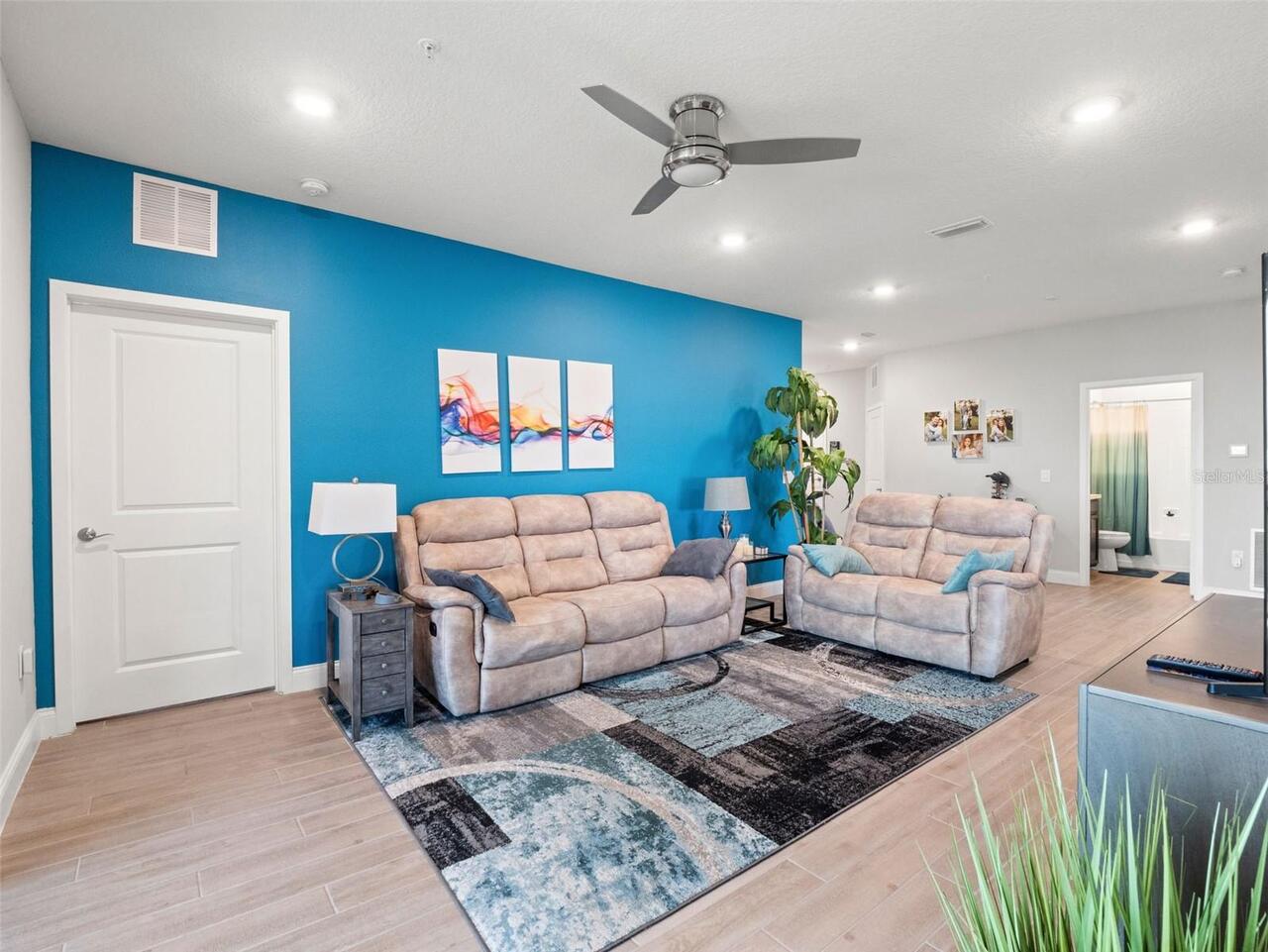 Listing Photo 10