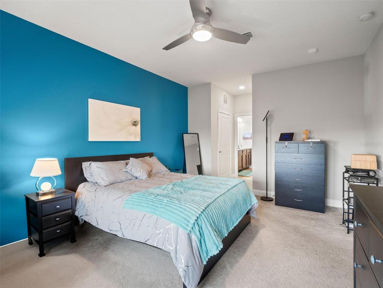 Listing Photo 12