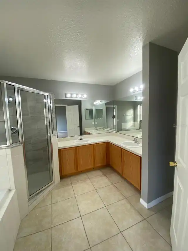 Listing Photo 12