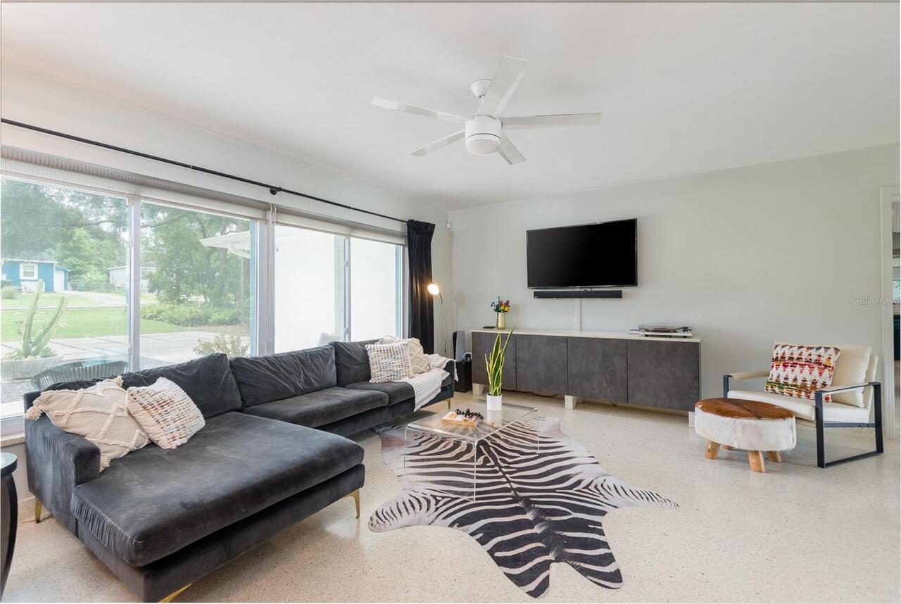 Listing Photo 11