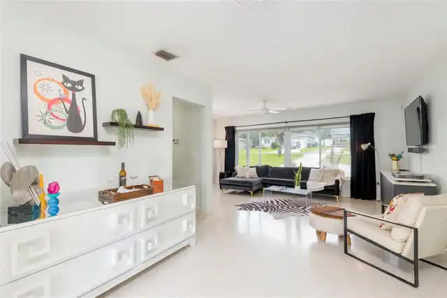 Listing Photo 11