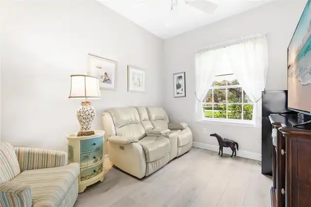Listing Photo 14