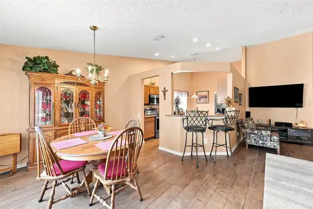 Listing Photo 12