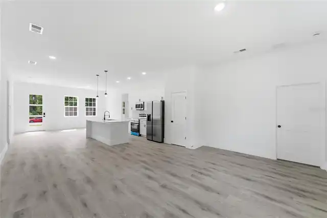 Listing Photo 14