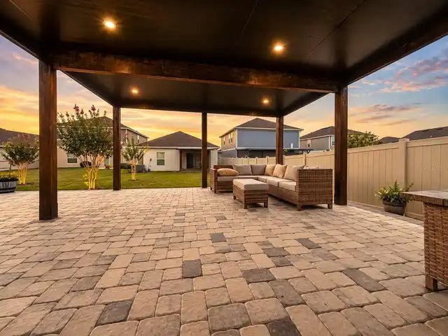 Listing Photo 11