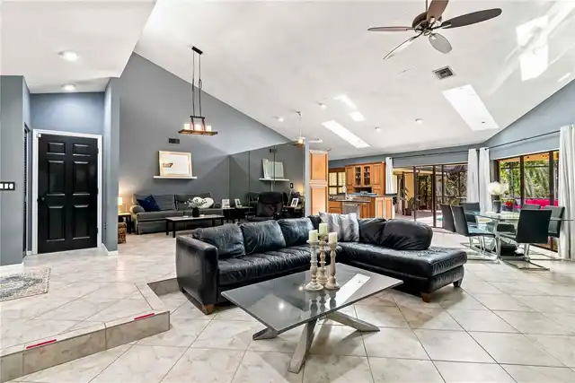 Listing Photo 12