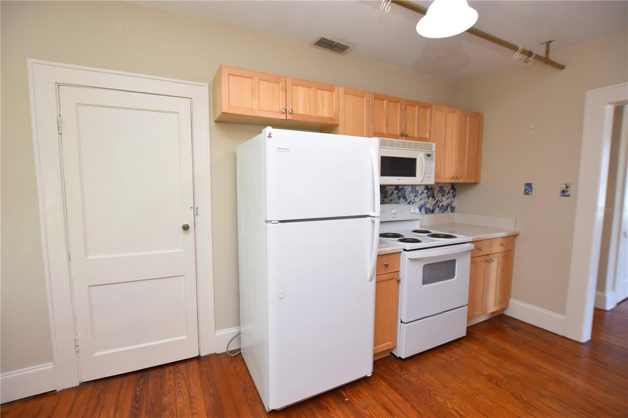 Listing Photo 8